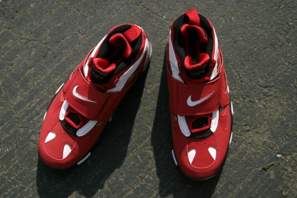 Nike Air Diamond Turf II 'Varsity Red/White-Metallic Gold' - One Last Look