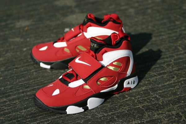 Nike Air Diamond Turf II 'Varsity Red/White-Metallic Gold' - One Last Look