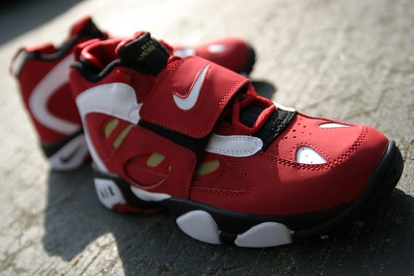 Nike Air Diamond Turf II 'Varsity Red/White-Metallic Gold' - One Last Look