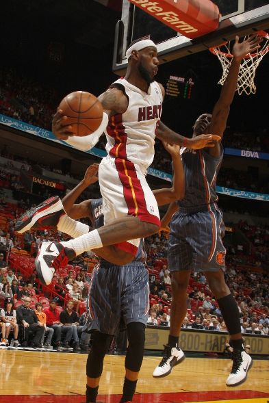 LeBron Laces Up Ambassador IV in Win Over Bobcats