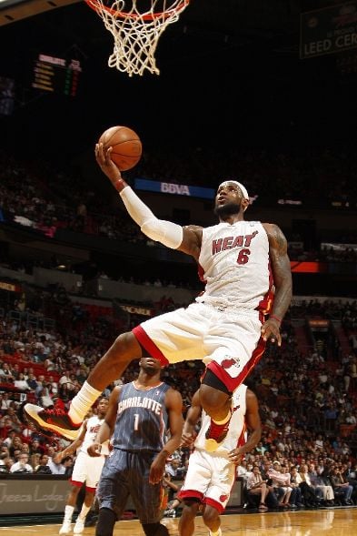 LeBron Laces Up Ambassador IV in Win Over Bobcats