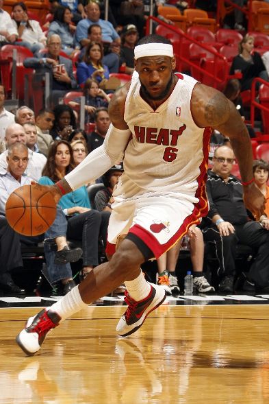 LeBron Laces Up Ambassador IV in Win Over Bobcats