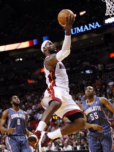 LeBron Laces Up Ambassador IV in Win Over Bobcats