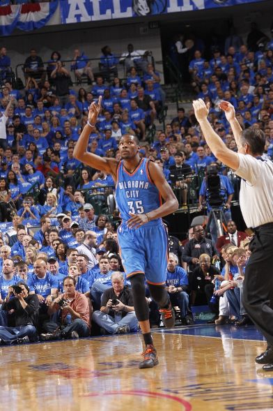 Kevin Durant Rocks Matte Black Zoom KD IV in Win Over Dallas