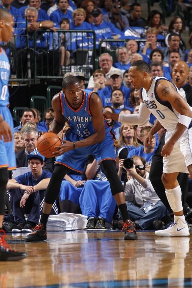 Kevin Durant Rocks Matte Black Zoom KD IV in Win Over Dallas