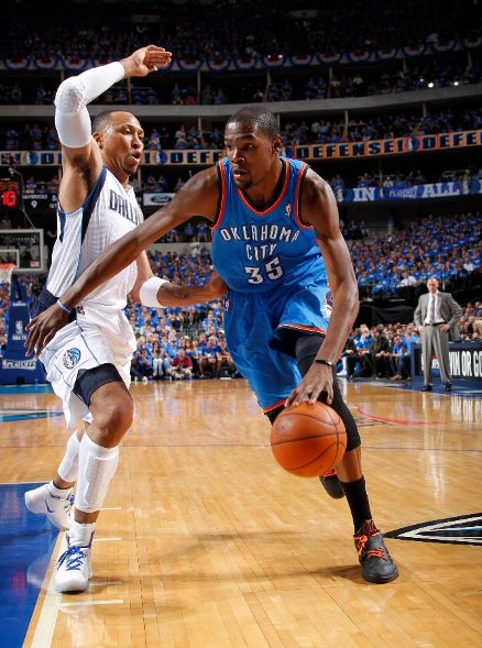 Kevin Durant Rocks Matte Black Zoom KD IV in Win Over Dallas