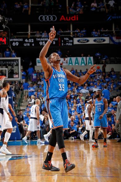 Kevin Durant Rocks Matte Black Zoom KD IV in Win Over Dallas