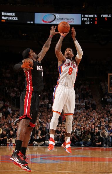 LeBron James Sports PE 'Away' Elite Signature for Game 3 at MSG