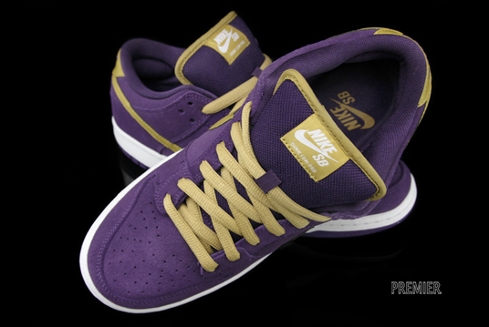 Nike SB Dunk Low ‘Crown Royal’