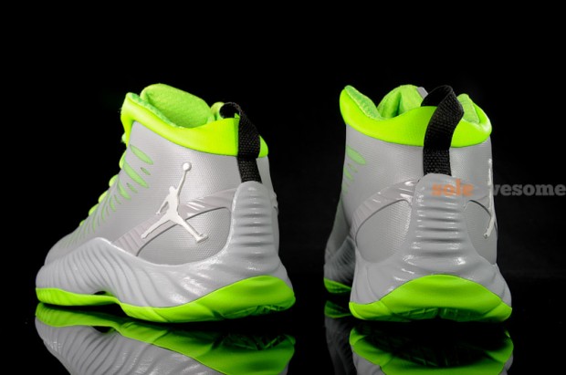 jordan-super-fly-grey-volt-4