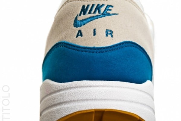nike-air-max-1-summit-white-shaded-blue-sandtrap-4