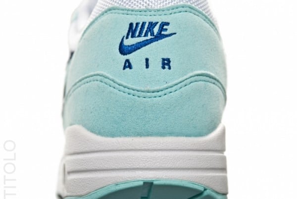 nike-wmns-air-max-1-white-mint-candy-obsidian-4