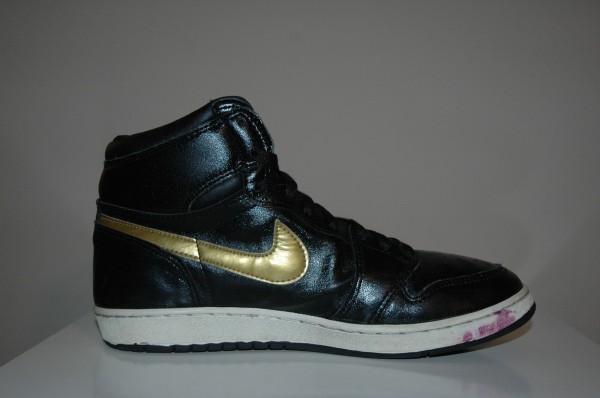 Air Jordan 1 1985 Friends and Family Sample