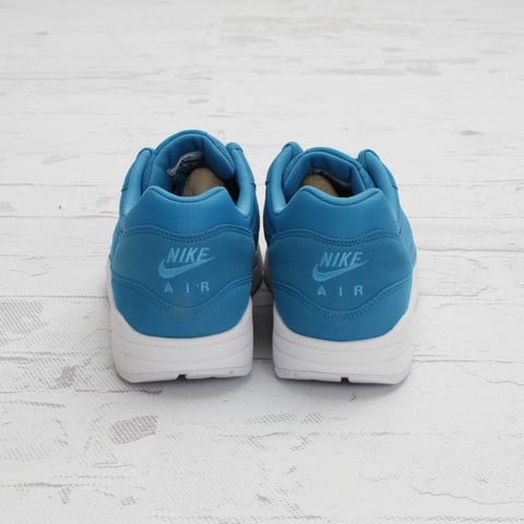 neon blue air max