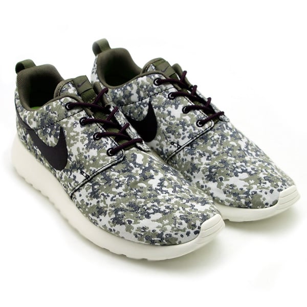 Nike Women's Roshe Run Premium Camo 'Medium Olive/Sail'