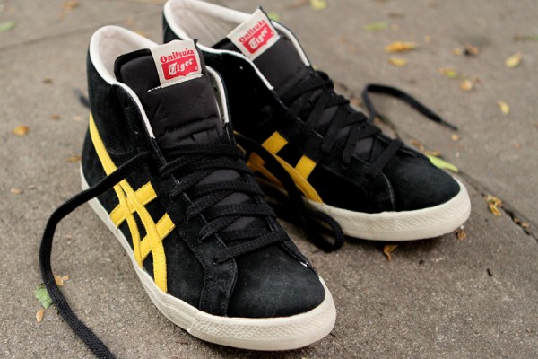 asics tiger black yellow