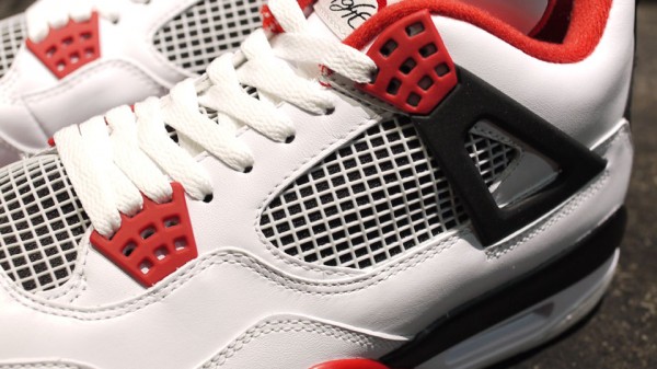 Air Jordan 4 'Fire Red' at mita