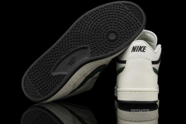 Nike SB Challenge Court Mid ‘Swan/Gorge Green-Black’ at Premier