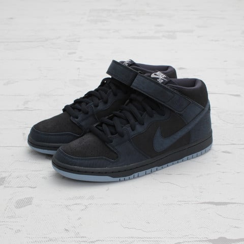 Nike SB Dunk Mid ‘Dark Obsidian/Thunder Blue’ at Concepts