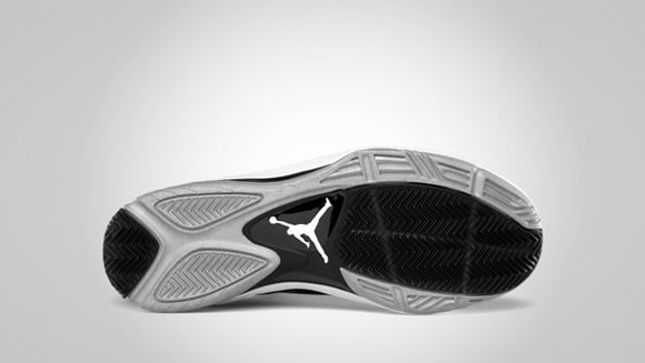 jordan-aero-flight-black-white-metallic-silver-3