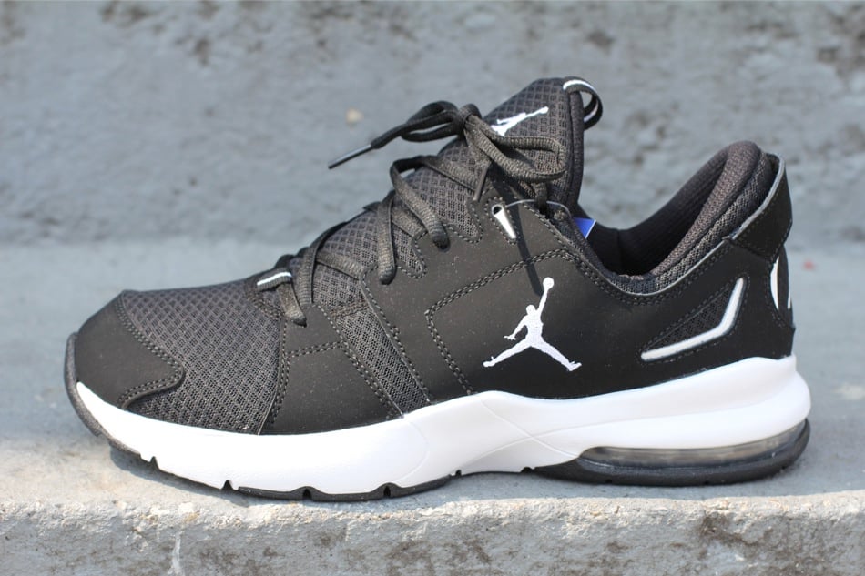 Jordan Trunner Flash 'Black/White'