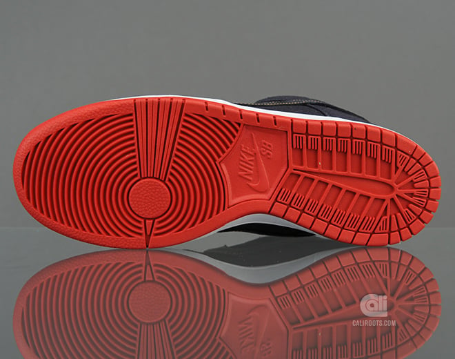 Cintura Shinkan Descodificar Levi's x Nike SB Dunk Low 'Dark Obsidian' at Caliroots | SneakerFiles
