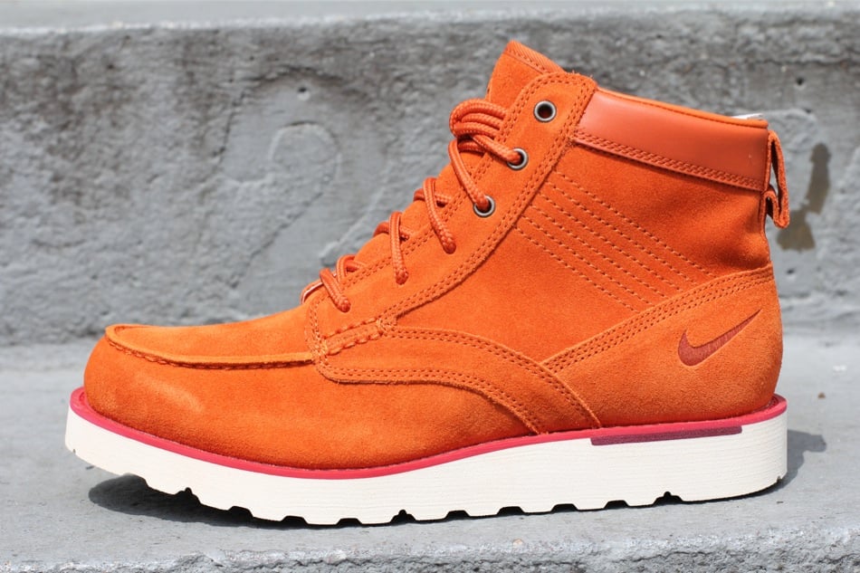 nike kingman leather boot