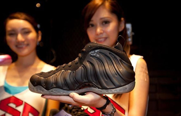 Nike Air Foamposite One 'Stealth' - New Images