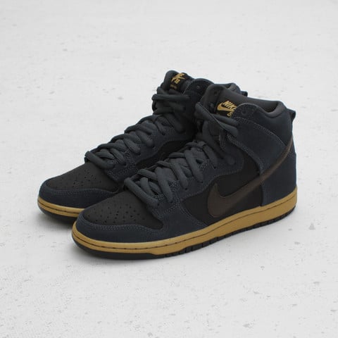 Nike SB Dunk High ‘Classic Charcoal/Tar-Black’