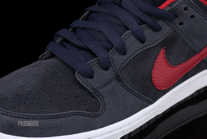 Nike SB Dunk Low ‘Dark Obsidian/Gym Red-White’ at Premier