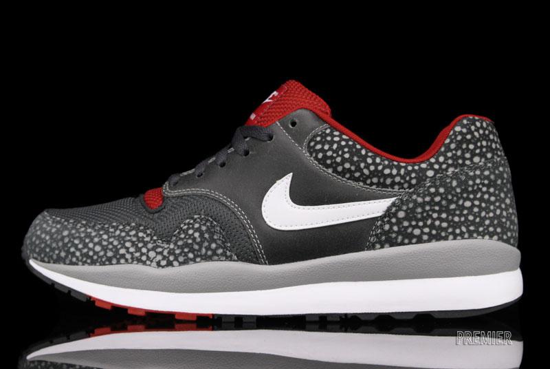 Nike Air Safari LE 'Matte Silver/White-Anthracite-Gym Red'