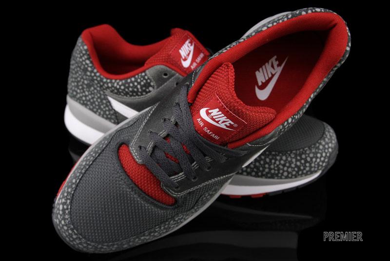 Nike Air Safari LE 'Matte Silver/White-Anthracite-Gym Red'