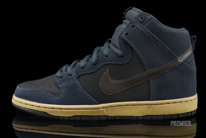 Nike SB Dunk High ‘Classic Charcoal/Tar-Black’ at Premier
