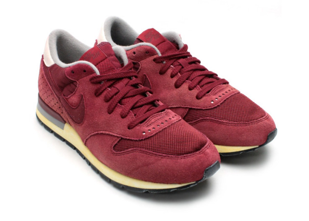 nike-air-epic-vintage-holiday-2012-1