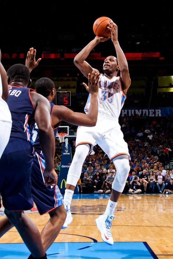 Kevin Durant Rocks the 'Home' Nike KD V (5)