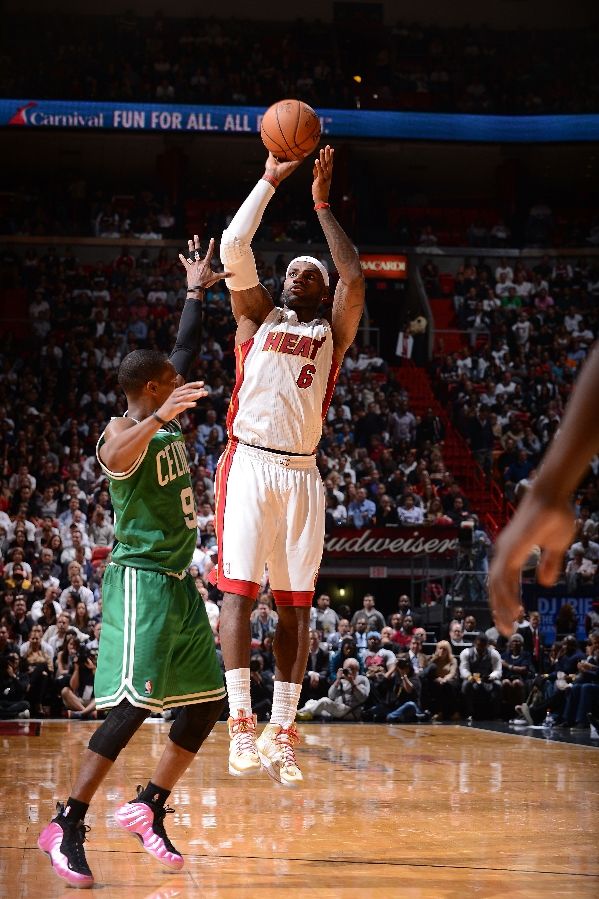 King James Debuts the Championship Edition of the Nike LeBron X (10)