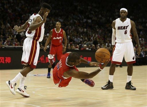King James Dons 'Carbon' LeBron X On-Court in Shanghai
