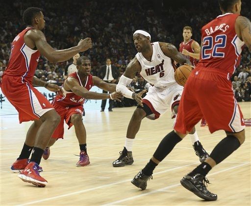 King James Dons 'Carbon' LeBron X On-Court in Shanghai