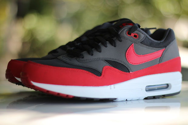 Nike Air Max 1 'Black/Grey-Red'