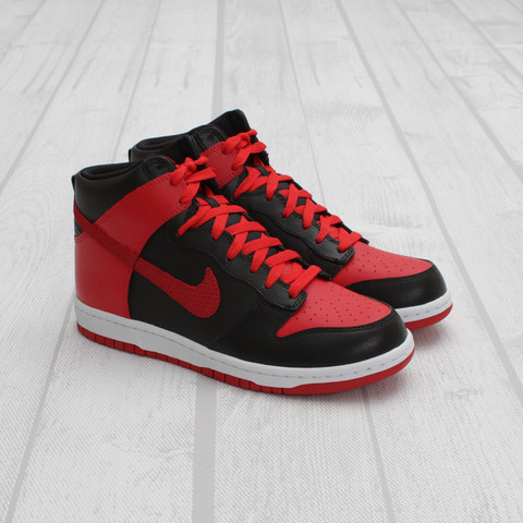 red and black dunk high 2012