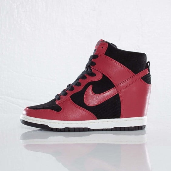 Nike WMNS Dunk Sky Hi ‘Black/Gym Red-Sail’