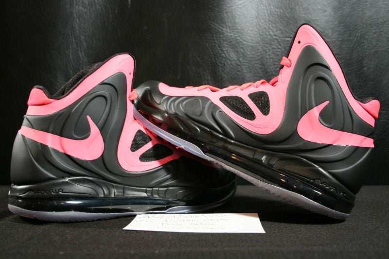 nike-air-max-hyperposite-black-hot-punch-4