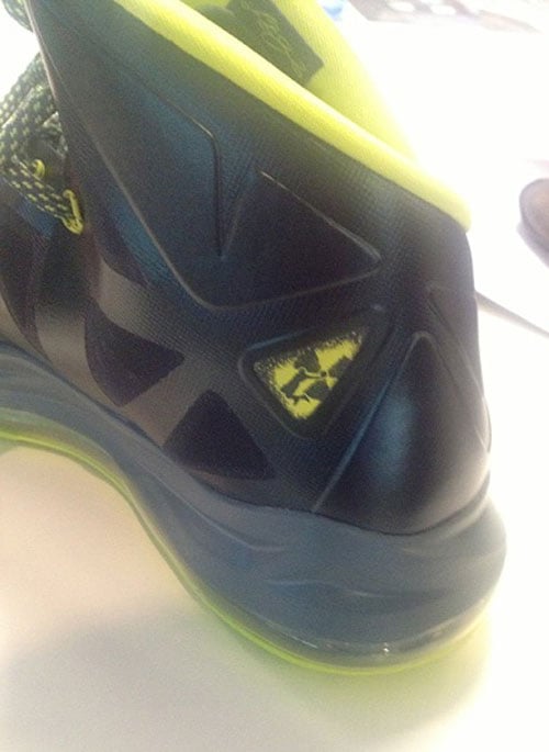 nike-lebron-x-10-dunkman-new-images-5