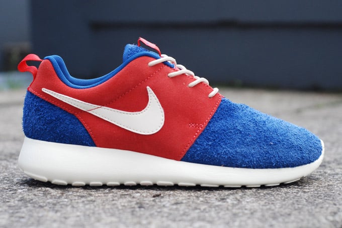 nike roshe run blue red