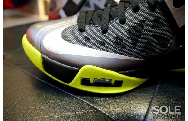 nike-zoom-soldier-6-black-volt-4