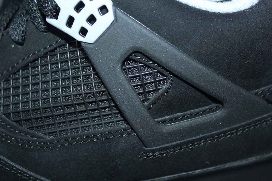 Air Jordan 4 ‘Black/Cement’ – New Images