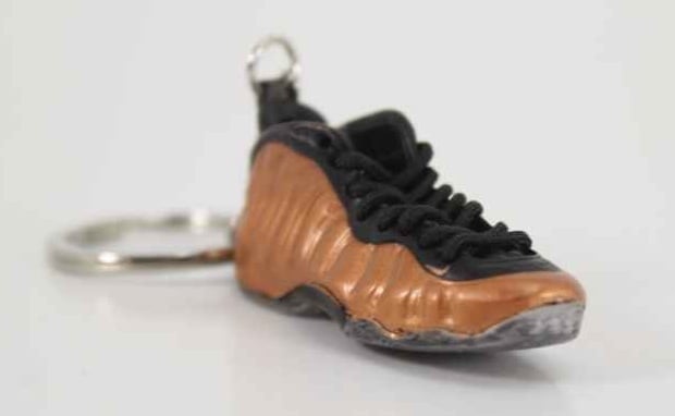 nike-air-foamposite-one-sneaker-keychains-1