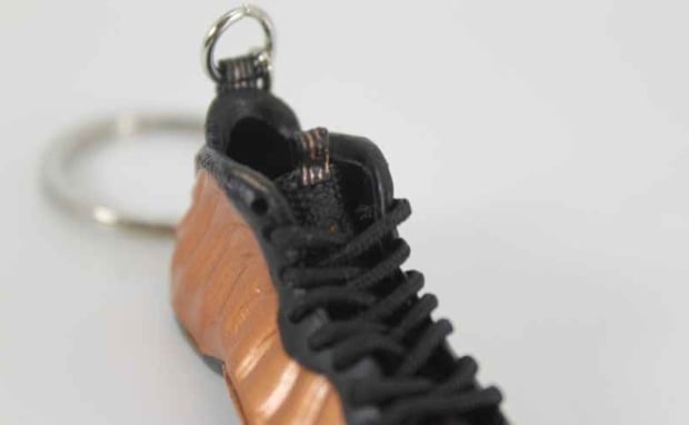 nike-air-foamposite-one-sneaker-keychains-2