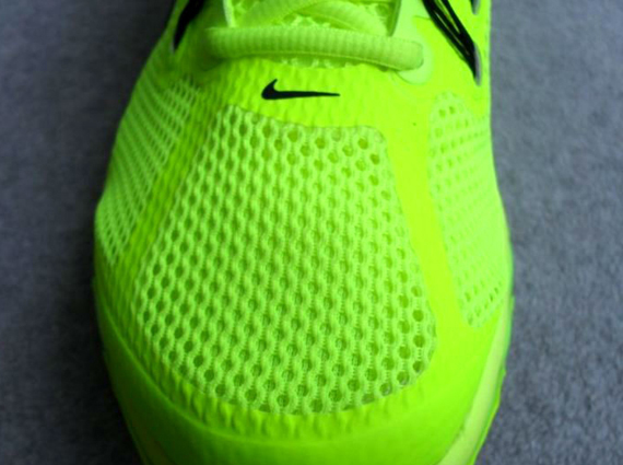 nike-air-max-2013-volt-4