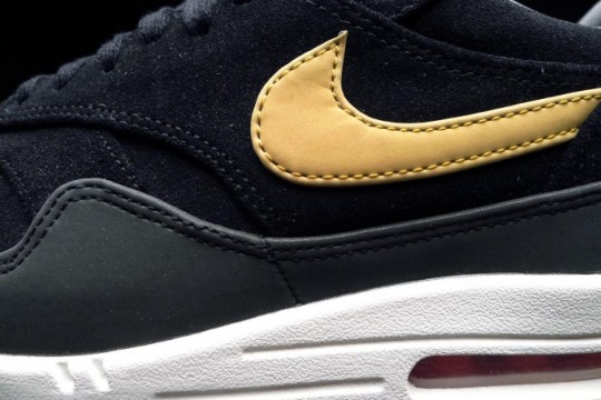 nike air max 1 black gold